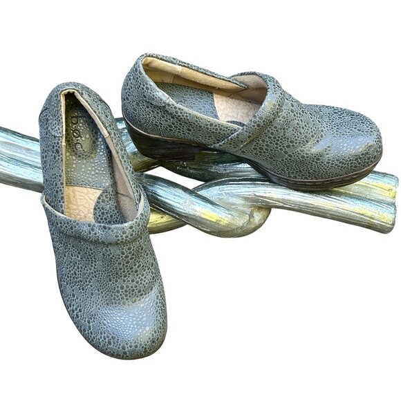 BOC Born Concepts Gray Pebble Pattern Peggy Faux Leather Slip On Clogs Size 9 M - Picture 1 of 14